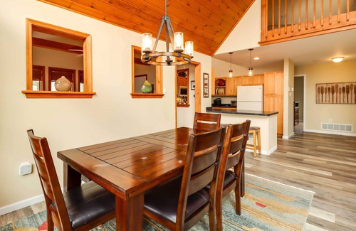 Pocono Lake House | Lakefront Poconos Family Home w/Pool Access