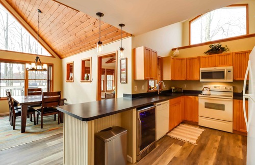 Pocono Lake House | Lakefront Poconos Family Home w/Pool Access