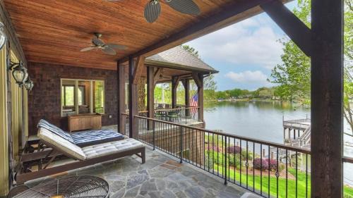 Mount Mourne House | Lakefront Private DockBeach Game Room Sunset Shores Resort: The Grand House