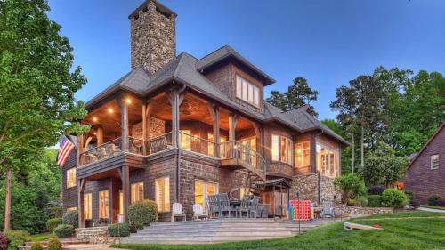 Mount Mourne House | Lakefront Private DockBeach Game Room Sunset Shores Resort: The Grand House