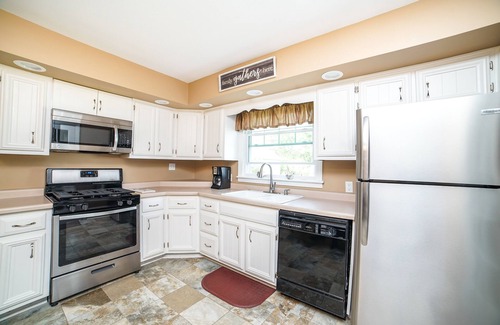 Manteno House | Lakefront property