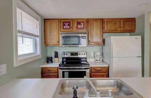 Carolina Beach Condo | Lakefront Retreat Steps from Carolina Beach