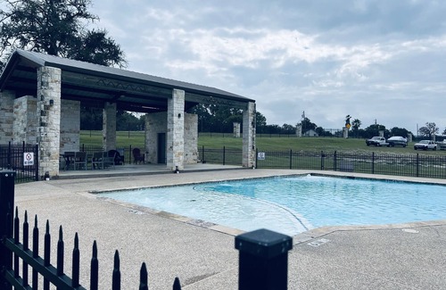 Onalaska Condo | Lakefront Retreat - Ground floor - Great Views!