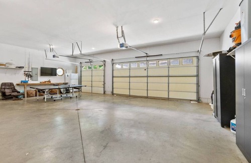 Indian Oaks Apartment | Lakefront Spacious 6BR~Family-Friendly+ Lily pad