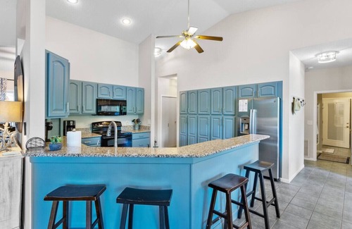 Indian Oaks Apartment | Lakefront Spacious 6BR~Family-Friendly+ Lily pad