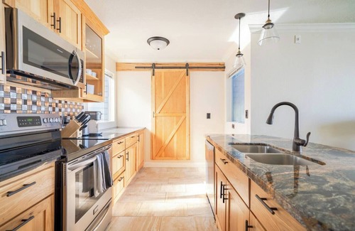 Walden on Lake Conroe Condo | Lakefront stay with designer touches, boat parking & family-friendly perks.