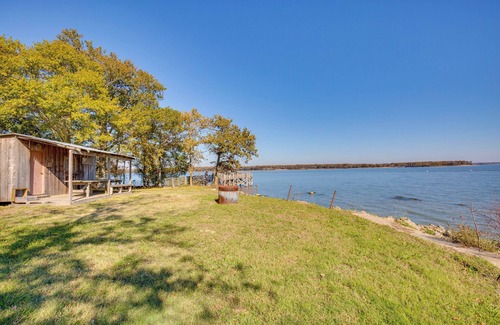 Quinlan Cabin | Lakefront Texas Gem w/Indoor Pool & Water Access
