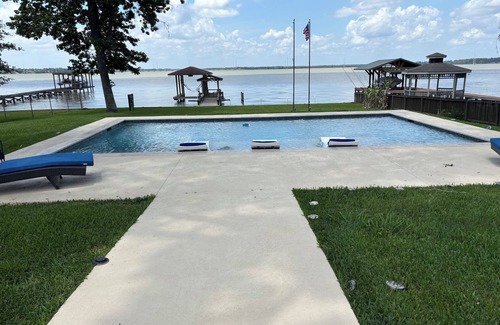 Lake Houston House | Lakehouse…Pool and Hottub. Waterfront property with boat dock.