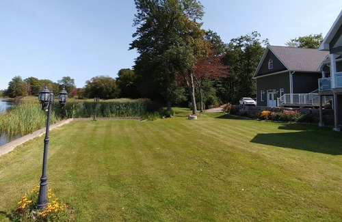 Brighton House | Lakehouse with 800 feet of waterfront near Prince Edward County!