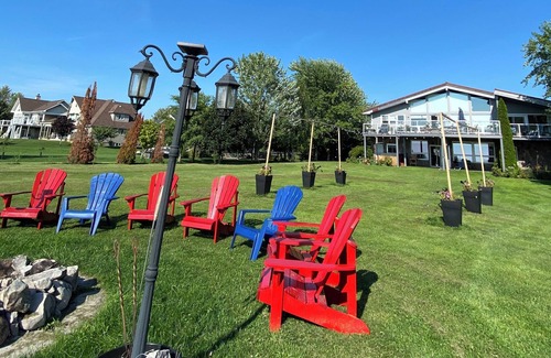 Ashfield-Colborne-Wawanosh Cabin | LakeHuron waterfront cottage/Hot tub/Max 2 pets& private sand beach/20 people.