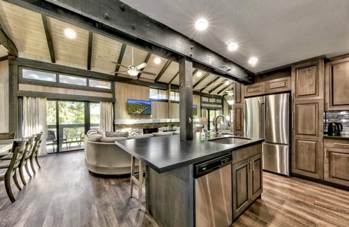 South Lake Tahoe House | Lakeland Village #454 - 5BR, Remodeled, Walk to Lake, Fun & Convenient!
