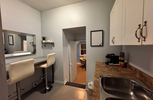 Port Credit Apartment | Lakeshore Full Apartment - Steps to Bars & Fun in Port Credit