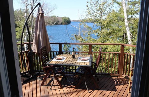 Frontenac Cottage | Lakeside 4 bedroom home on Buck Lake near Kingston