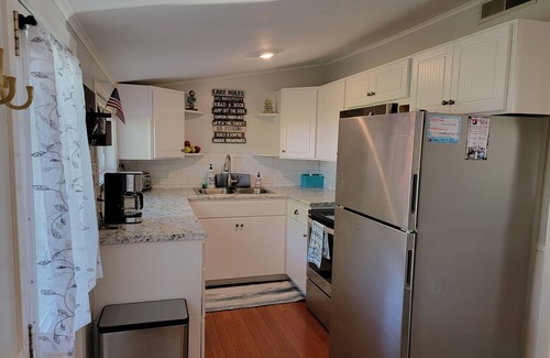 Albion House | Lakeside Bliss - Charming Lakehouse