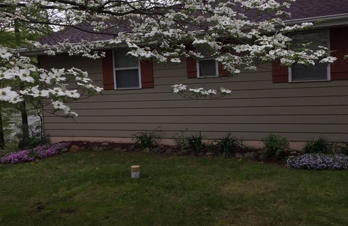 East Stroudsburg House | Lakeside Bungalow is located in the Pocono Mountains.