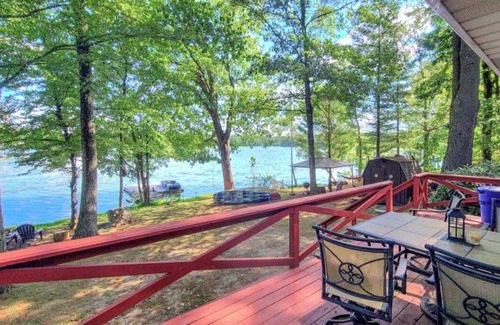East Stroudsburg House | Lakeside Bungalow is located in the Pocono Mountains.