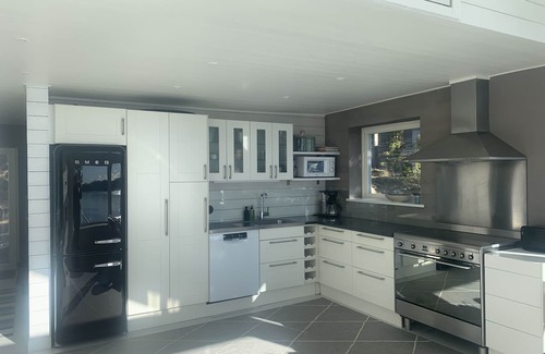 Alingsas Cottage | Lakeside chalet with spectacular views and exclusive private location