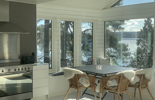 Alingsas Cottage | Lakeside chalet with spectacular views and exclusive private location