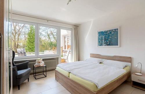 Eutin Apartment | Lakeside Comfort with Balcony, cleaning included