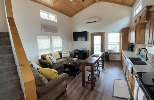 Willis Cabin | Lakeside Cozy-Cabin