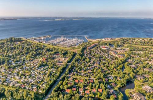 Brouwershaven House | Lakeside Escape & Sauna