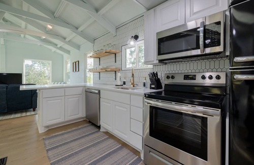 Bowie House | Lakeside Hideaway with amazing views