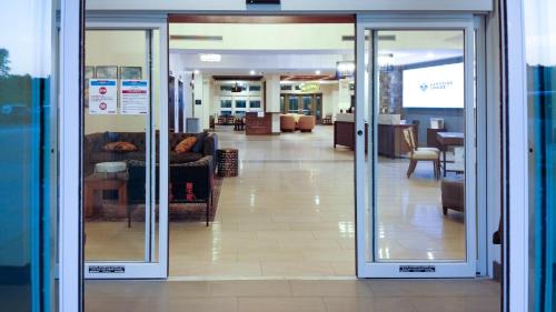 Seneca Hotel | Lakeside Lodge Clemson