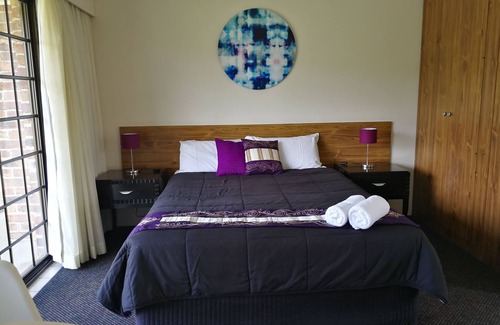 Loftville Hotel | Lakeside Lodge Motel