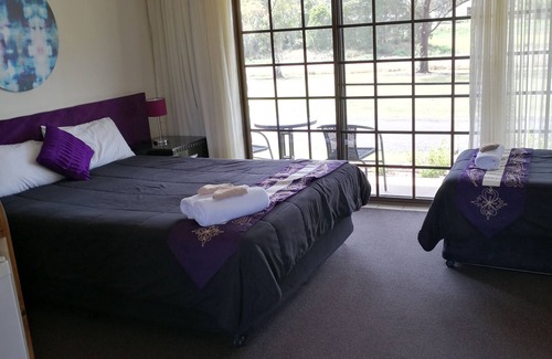Loftville Hotel | Lakeside Lodge Motel