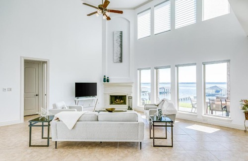 Lake Houston House | Lakeside Oasis