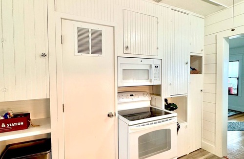 Jeddo House | Lakeside Paradise! A charming blend of cozy comfort and beachfront bliss!