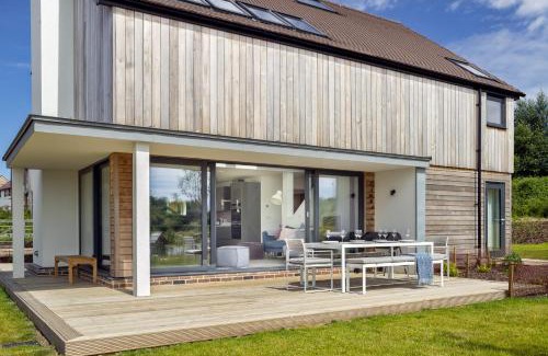 Holworth House | Lakeside property with spa access on a nature reserve Maple House BV08