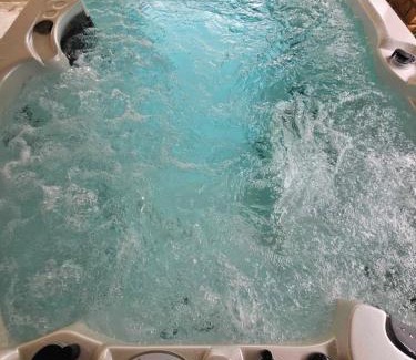 Frankton Apartment | Lakeside Retreat with Swim Spa