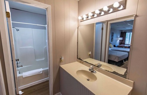 Dry Creek Cabin | Lakeside Serenity: Discover Your Cabin at Bundick Lake Retreat