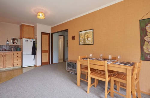 Wanaka Cottage | Lakeside Serenity - Wanaka Holiday Home