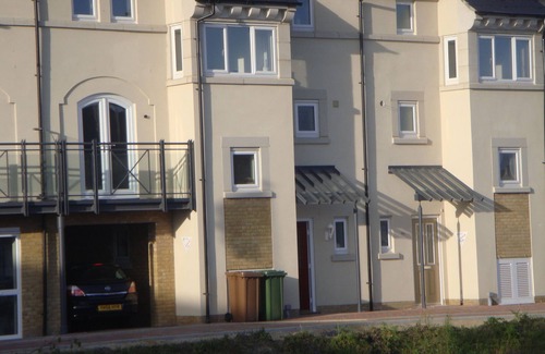 Peterborough House | Lakeside very large double en-suite bedroom with fabulous views and facilities