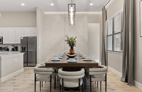 Kissimmee House | Lakeside Villa with Pool, BBQ, Cinema & Games Room