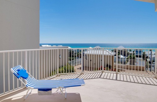 Holiday Beach Hotel | Laketown Wharf By Blueswell