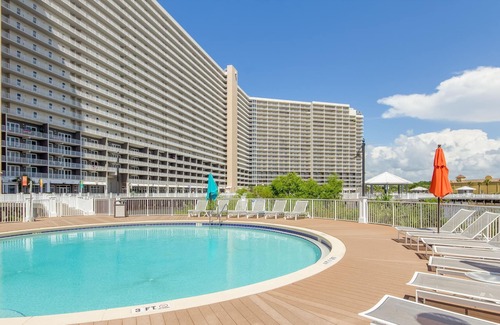 Holiday Beach Hotel | Laketown Wharf By Blueswell