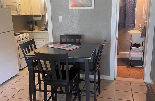 Volente Cabin | LakeTravis Bungalow 5: Free waterpark & Low clean fee