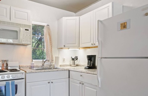 Volente Cabin | LakeTravis Bungalow7