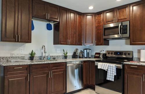 Stafford House | Lakeview Five Bedrooms Cape Cod Near Quantico and Historic Fredericksburg