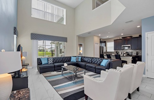 Kissimmee Cottage | Lakeview Home w/Private Pool & Free Water Park!