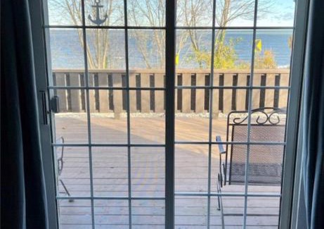 Ashtabula House | Lakeview - Lake Erie - Ashtabula, OH - 5 Min to GOTL - Fireplace- Deck - King Bed