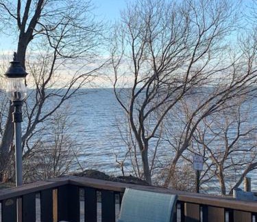 Ashtabula House | Lakeview - Lake Erie - Ashtabula, OH - 5 Min to GOTL - Fireplace- Deck - King Bed