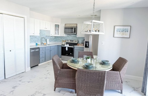 Osage Beach Condo | Lakeview Luxury 2BD/2BA/Private Balcony/Pool/Coffee Bar/Near Everything-Sleeps 6 PP