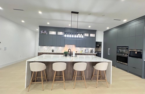 Central Okanagan House | Lakeview Vineyard Estate/Hot tub & Snooker/Games Room