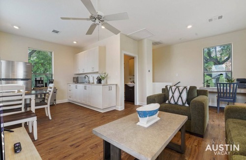 Hughes Park Lake House | Lakeway - Cedar St #B