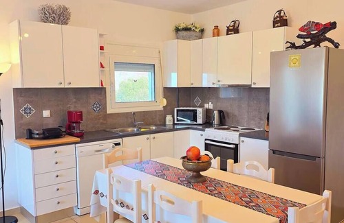 Lakithra Apartment | Lakithra 2 Bedroom flat with rural & sea view