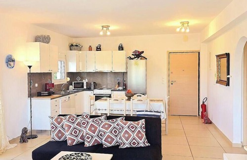 Lakithra Apartment | Lakithra 2 Bedroom flat with rural & sea view